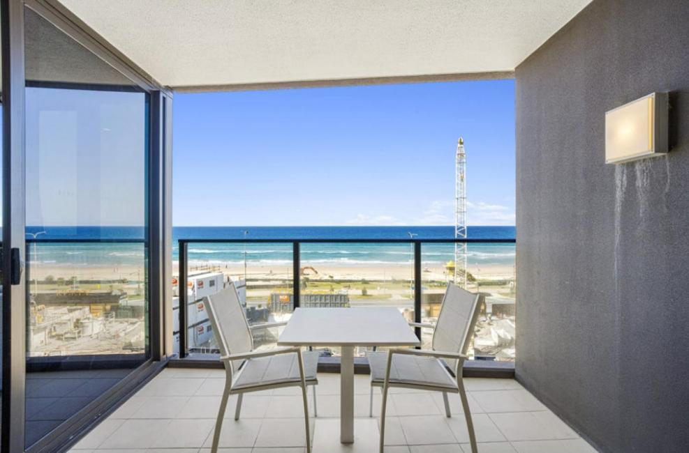 Apartment Premium Oceanfront Unit At Rhapsody Surfers Paradise