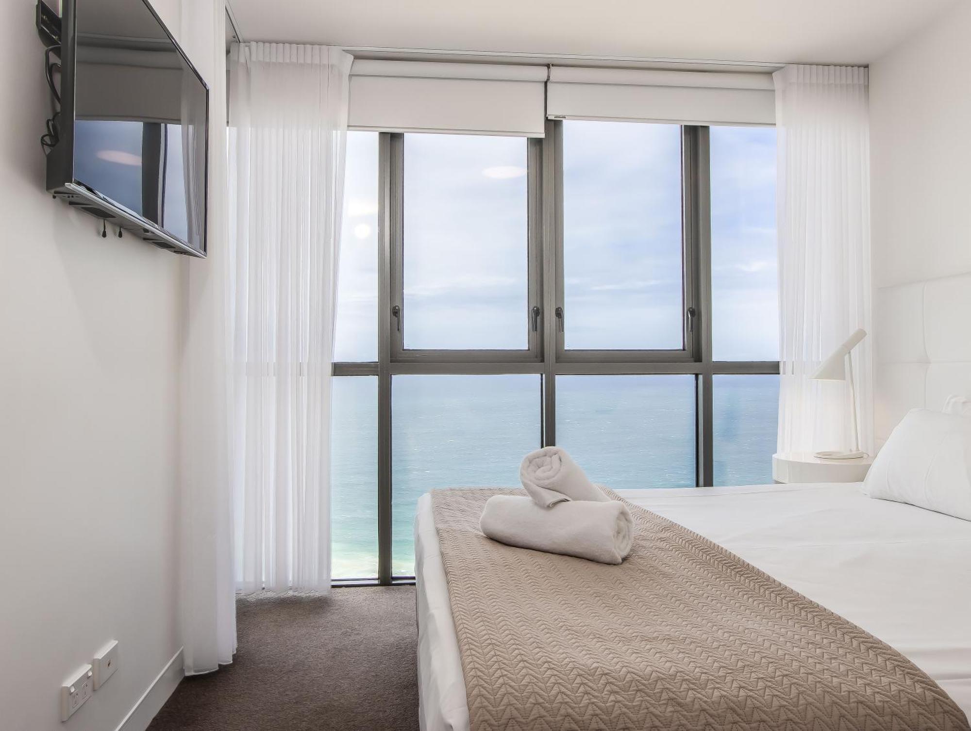 Apartment Premium Oceanfront Unit At Rhapsody Surfers Paradise *